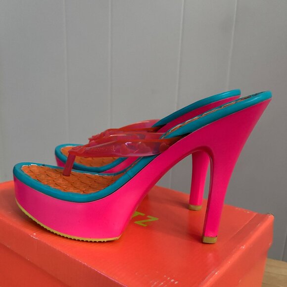 SCHUTZ Fluorescent Platform Heel Thong Strap Size 8 EU39 NIB - Picture 10 of 12